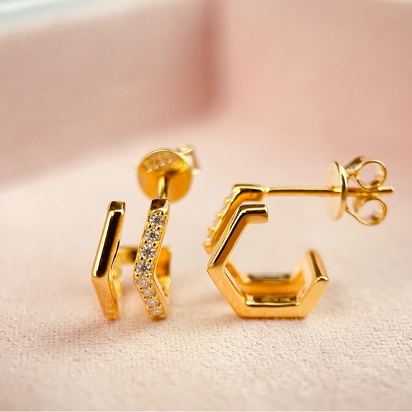 Jewelry - 0.12ctw Irregular Geometry Stud Earrings 14k Gold Plated S925